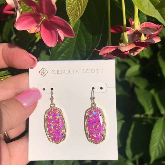 Kendra Scott Jewelry - 😍NWT Kendra Scott Dani Earrings In PINK opal!😍